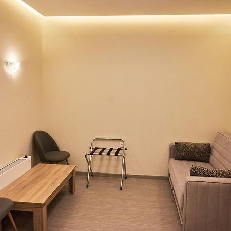 Famissi Eden Hotel 卡兰巴卡 外观 照片
