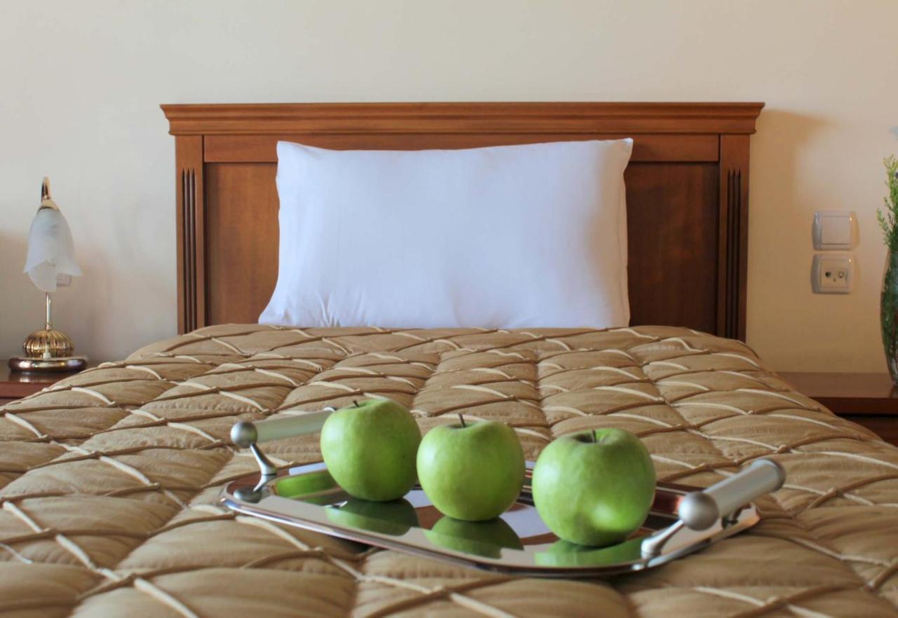Famissi Eden Hotel 卡兰巴卡 外观 照片