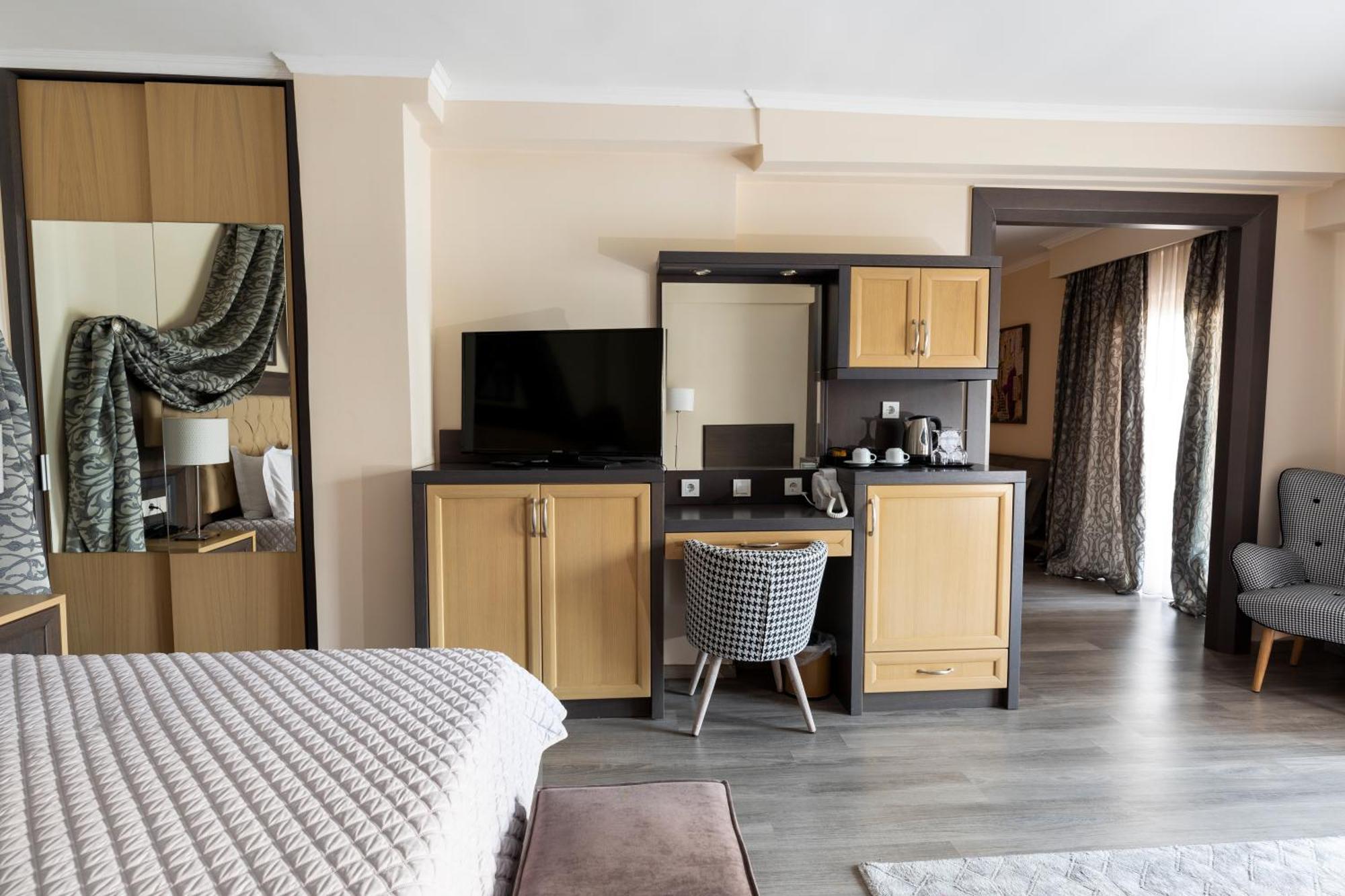 Famissi Eden Hotel 卡兰巴卡 外观 照片